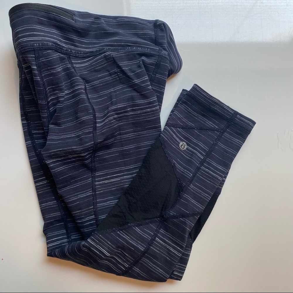 Lululemon Women Black Blue Capris Leggings Size 4 - Picture 1 of 9
